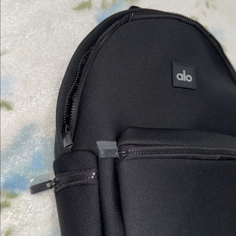 Alo Yoga Black Backpack - Picture 2 of 7